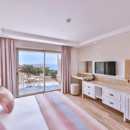 Hilaris Hotell *
